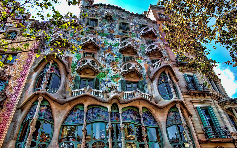 Best summer trip in Barcelona Spain travel Guide casa-batllo