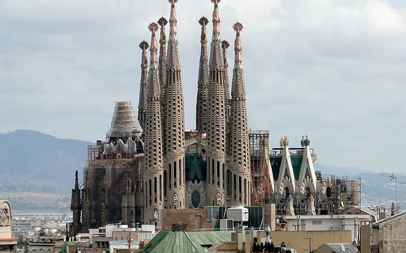 Best summer trip in Barcelona Spain travel Guide sagrada-familia