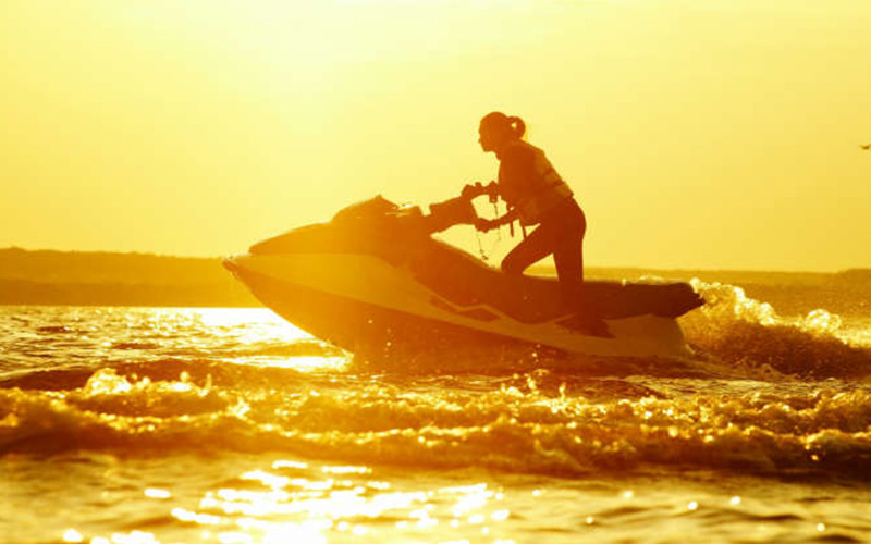 Jet-skiing-in-Benidorm