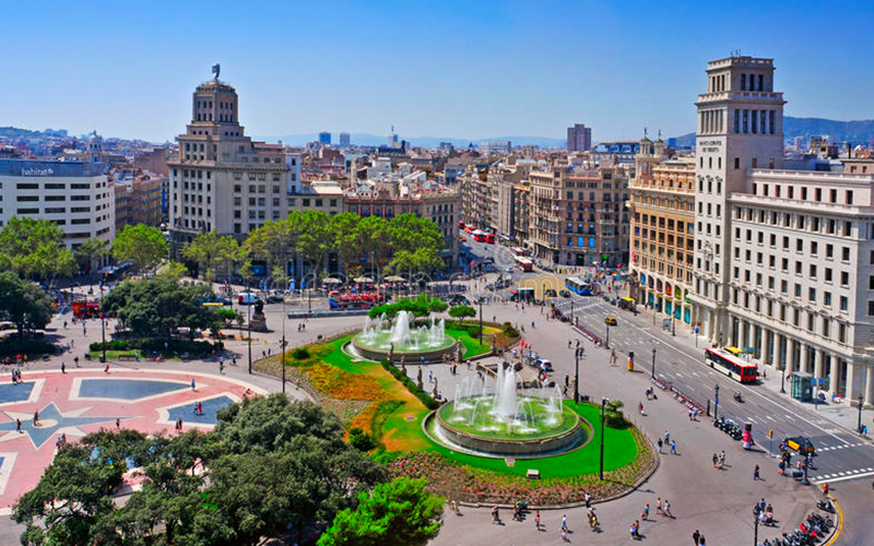 What are the things to do in Plaça de Catalunya ? Plaça de Catalunya